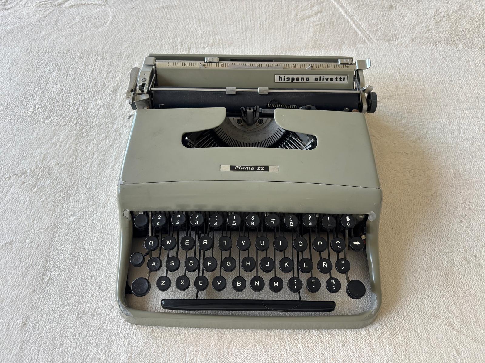 1950s Olivetti Pluma 22