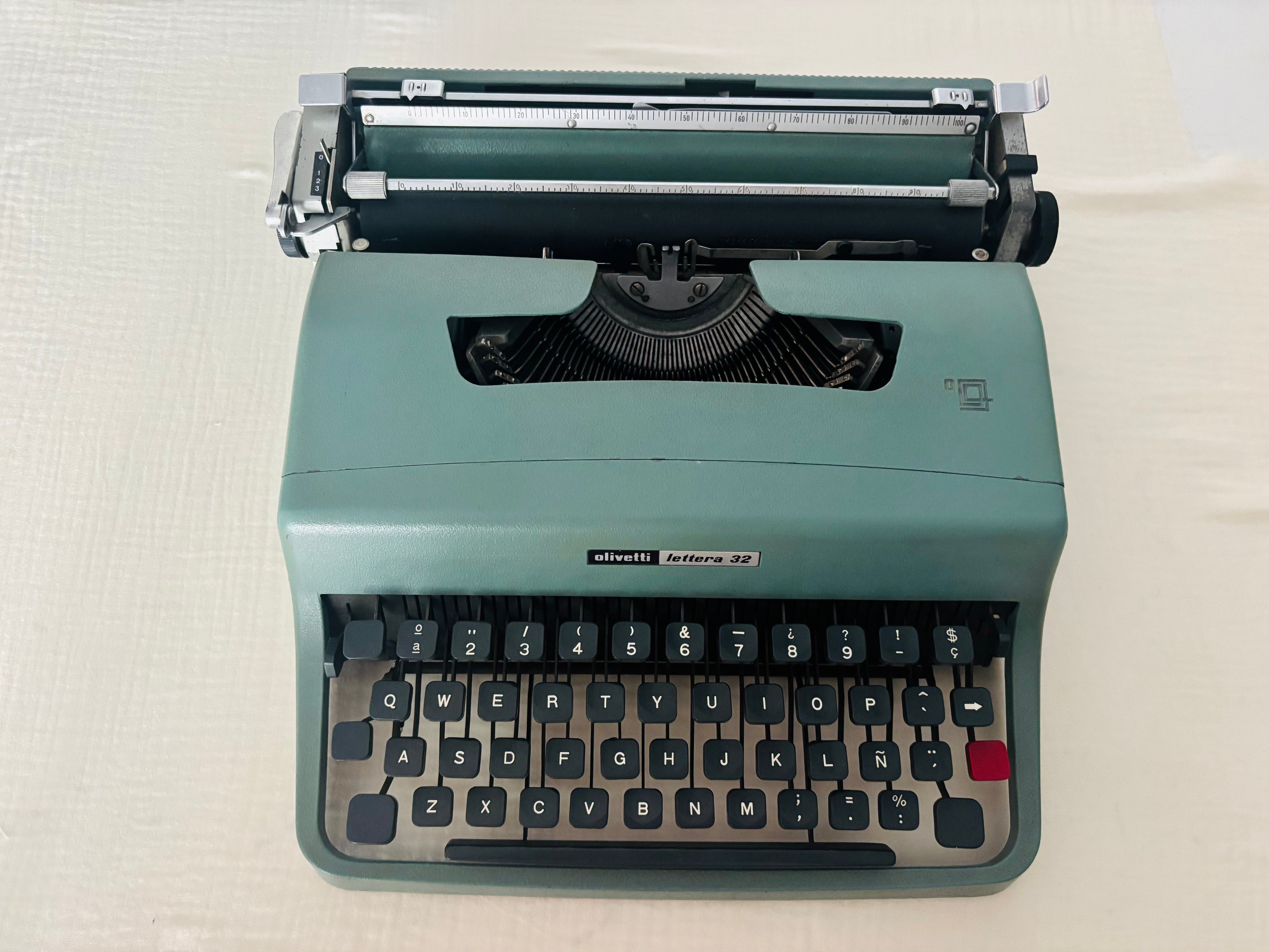 Olivetti Lettera 32 (without case)