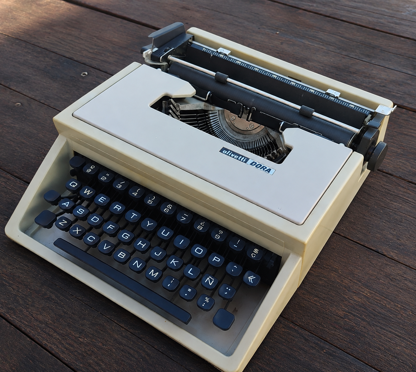 Olivetti Dora