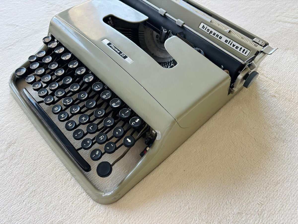 1950s Olivetti Pluma 22