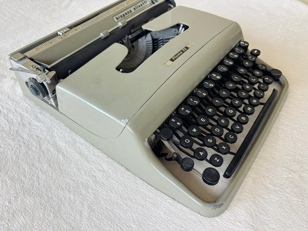 1950s Olivetti Pluma 22