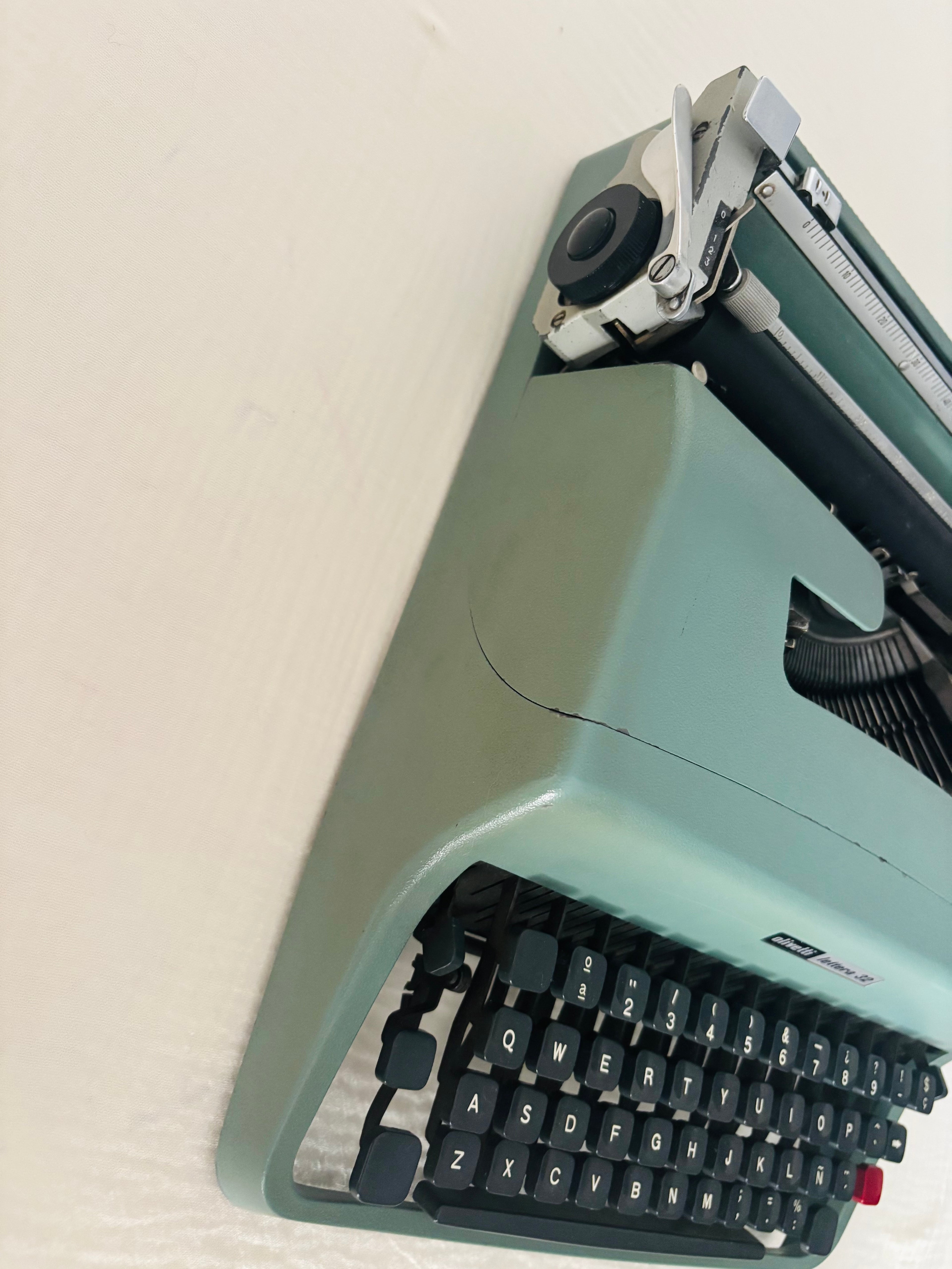Olivetti Lettera 32 (without case)