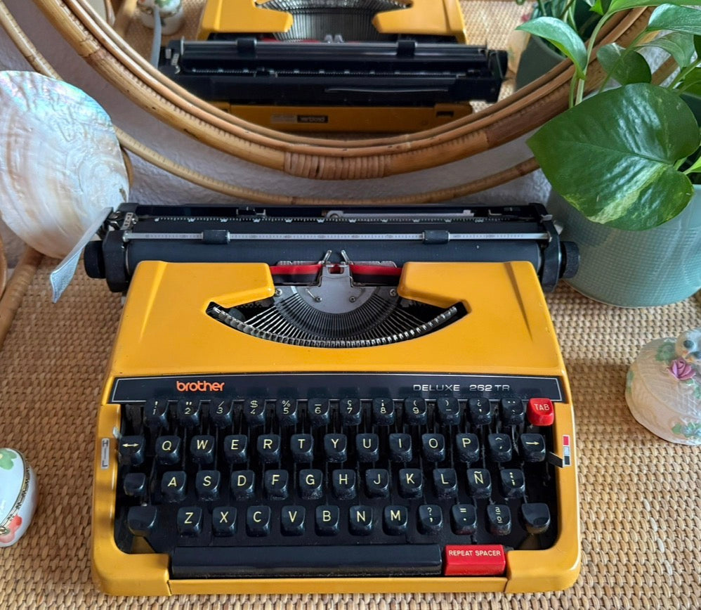 Brother Deluxe 262TR (Orange, 1970s)