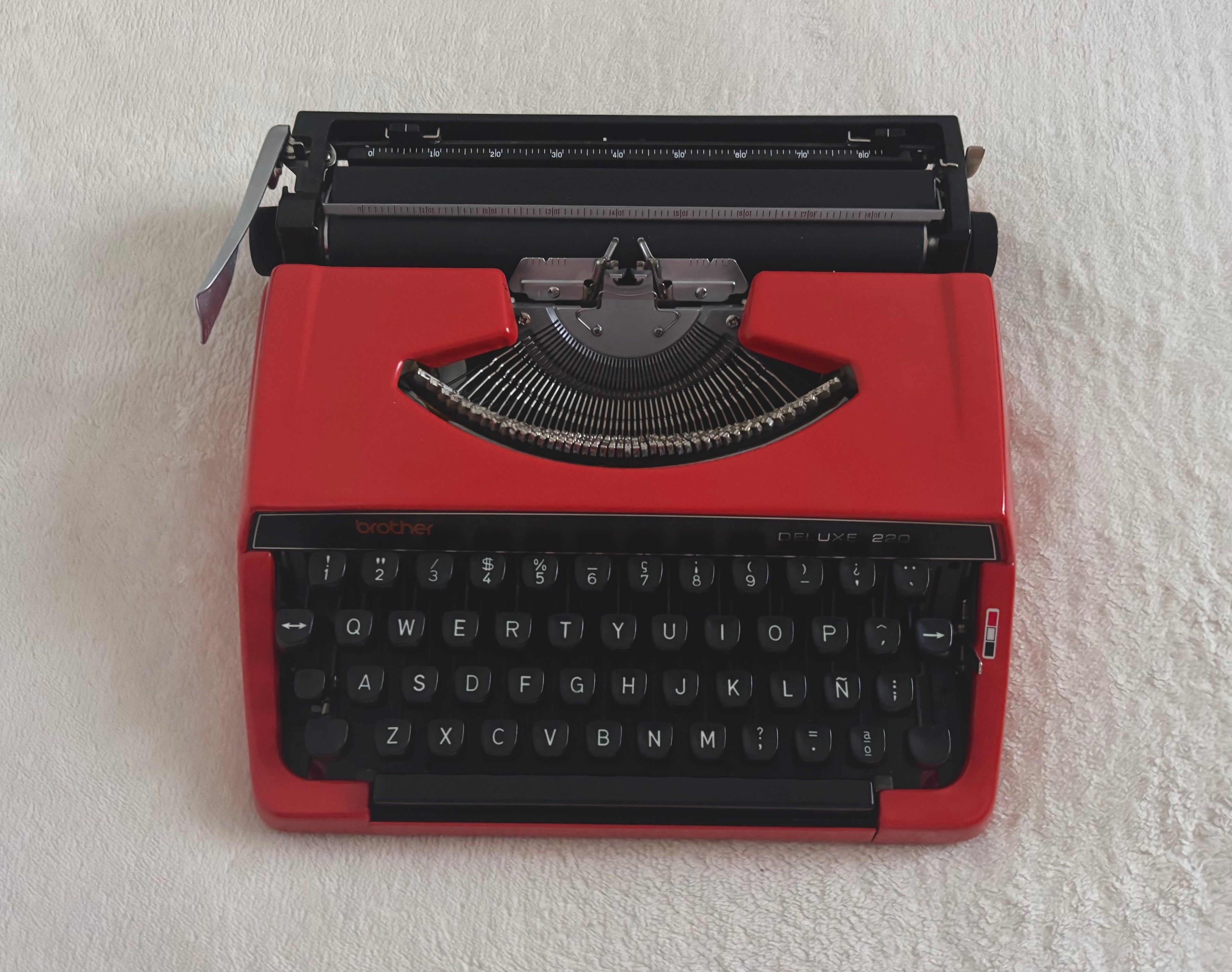 Brother Deluxe 220 (Red, 1970s)