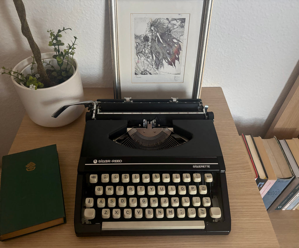 Silver-Reed Silverette Portable Typewriter