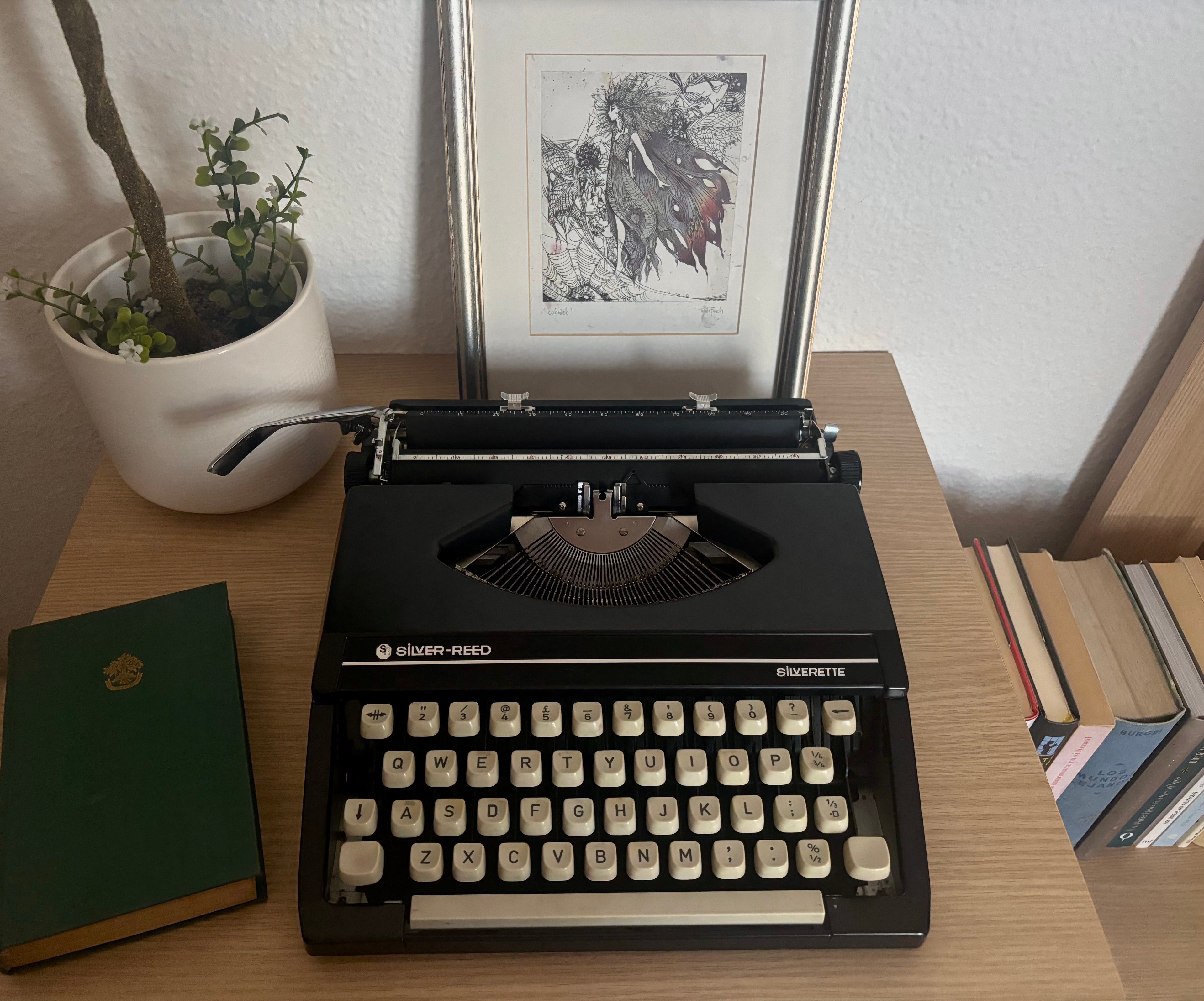 Silver-Reed Silverette Portable Typewriter