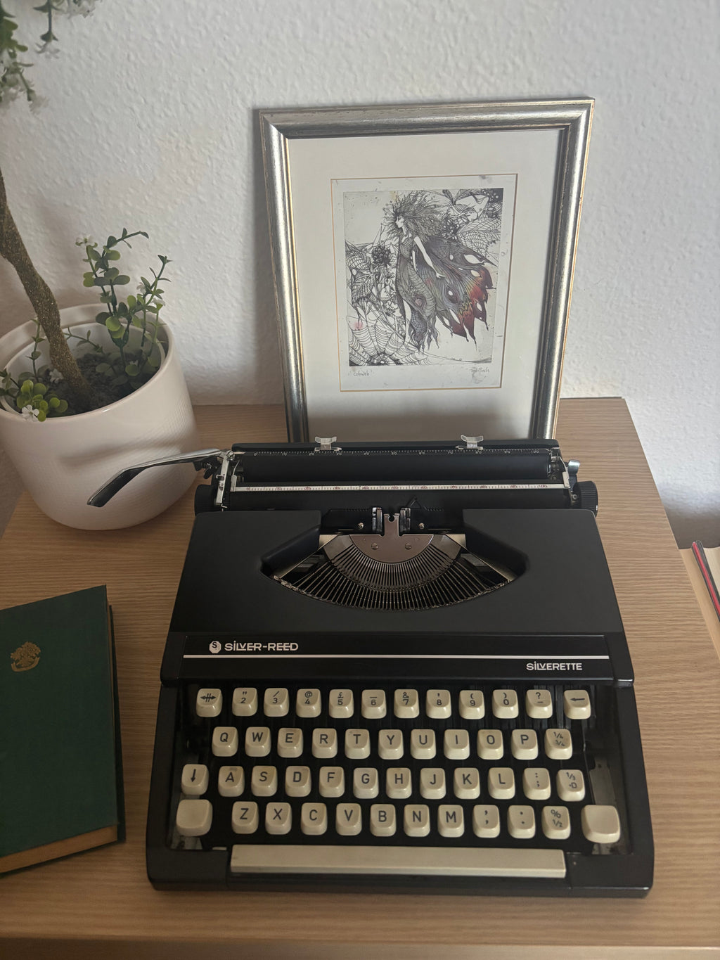 Silver-Reed Silverette Portable Typewriter