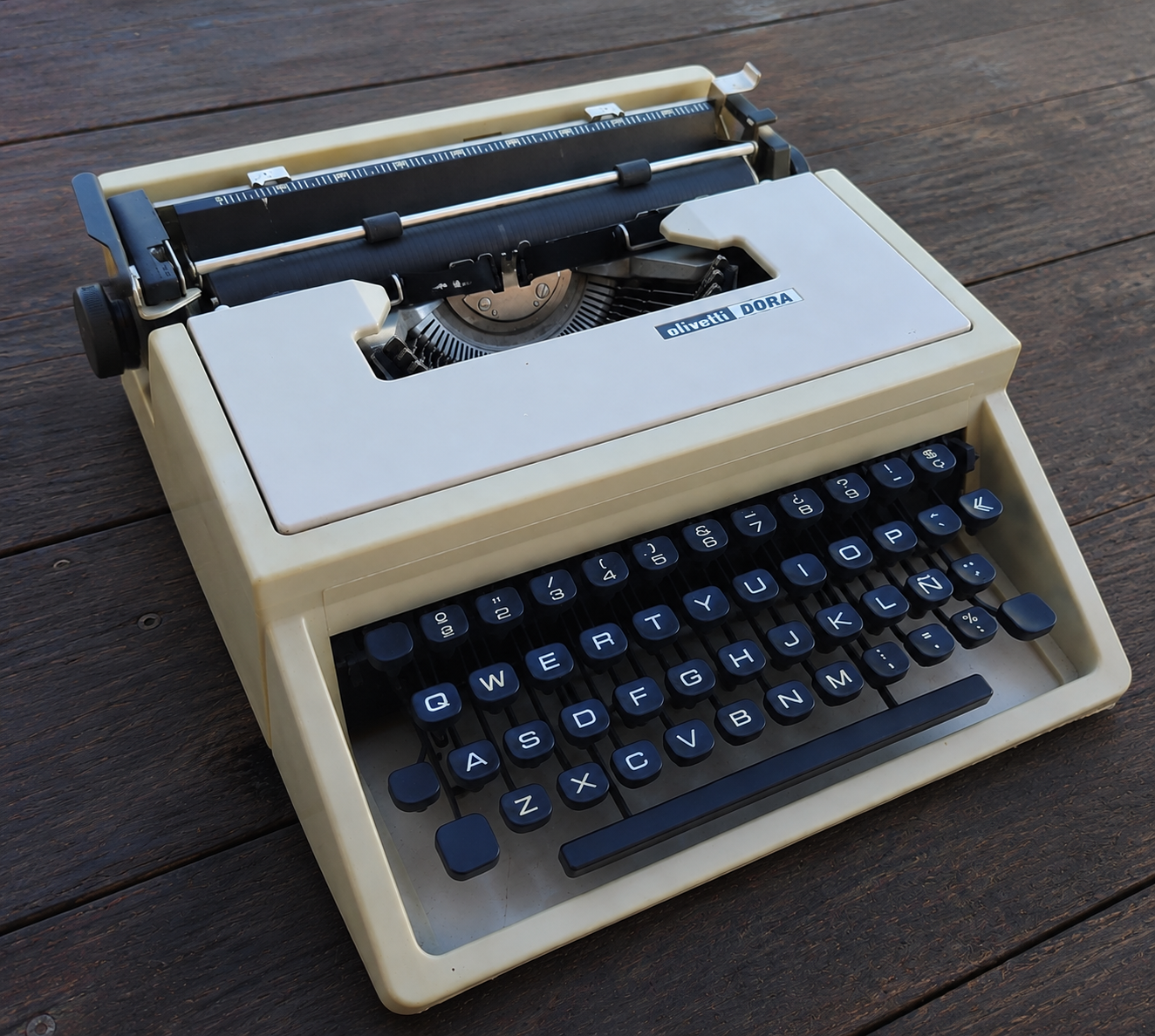 Olivetti Dora