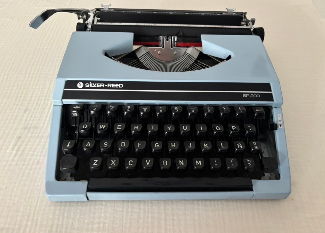 Silver-Reed Silverette Portable Typewriter