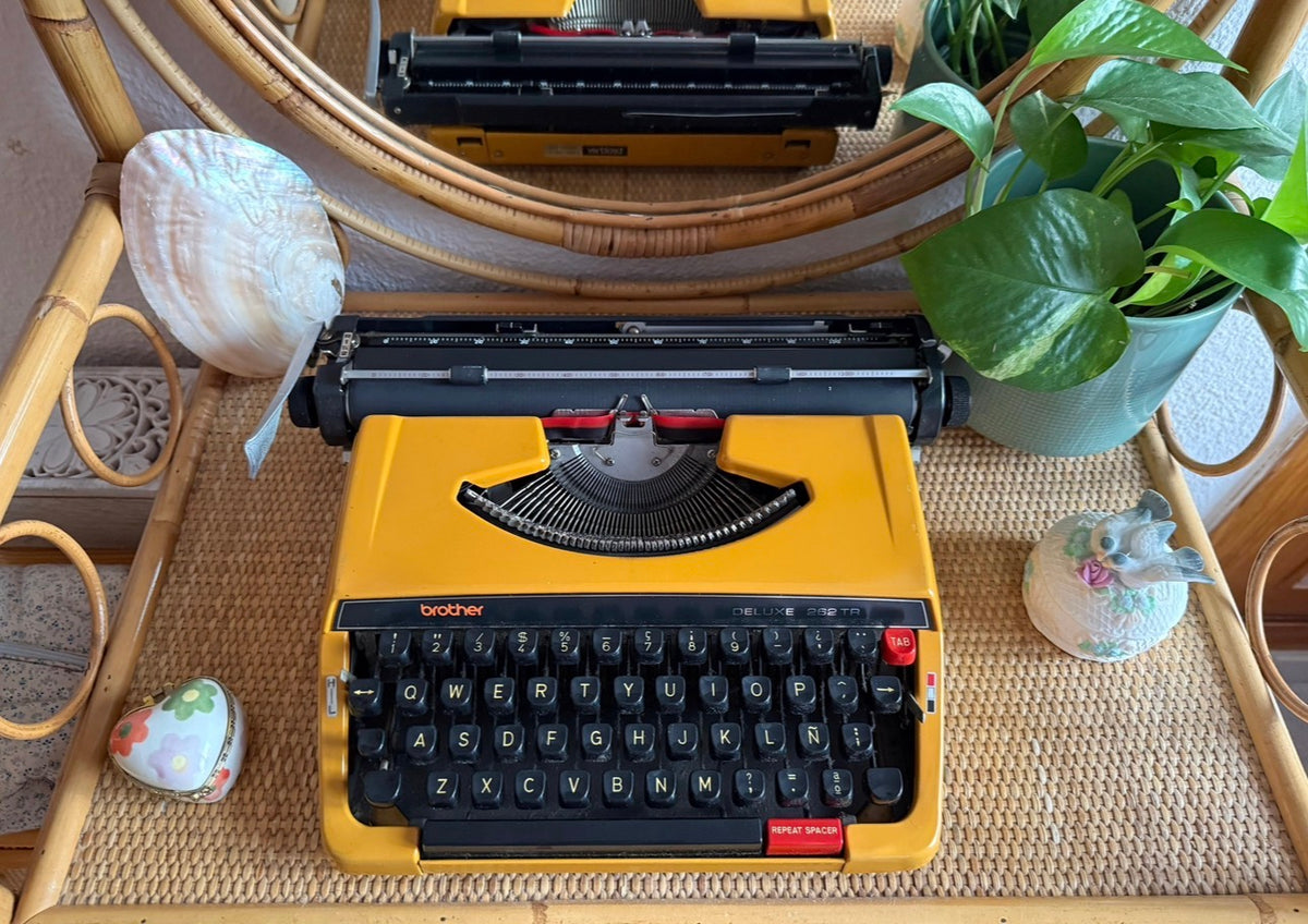 Brother Deluxe 262TR (Orange, 1970s)
