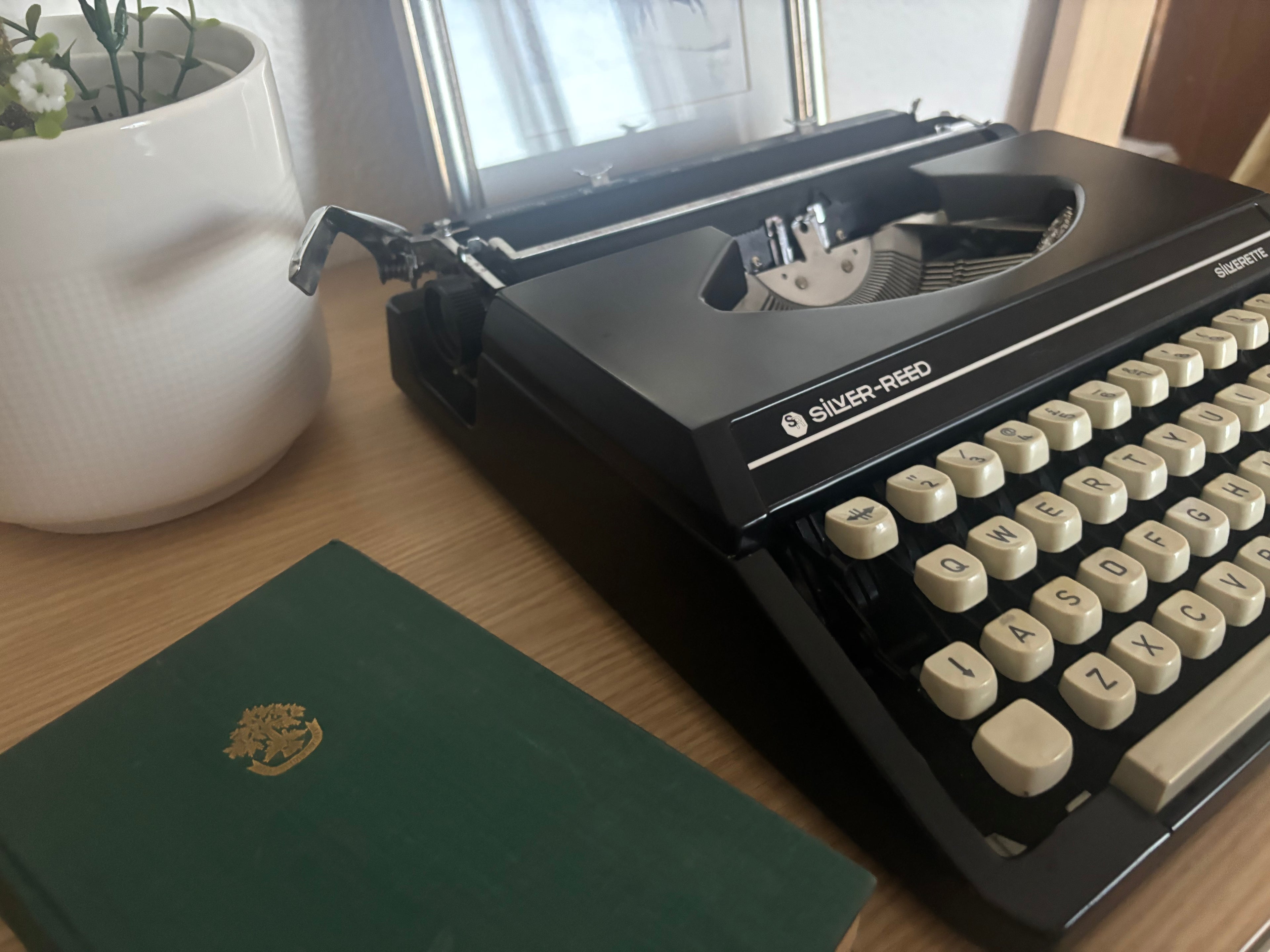 Silver-Reed Silverette Portable Typewriter